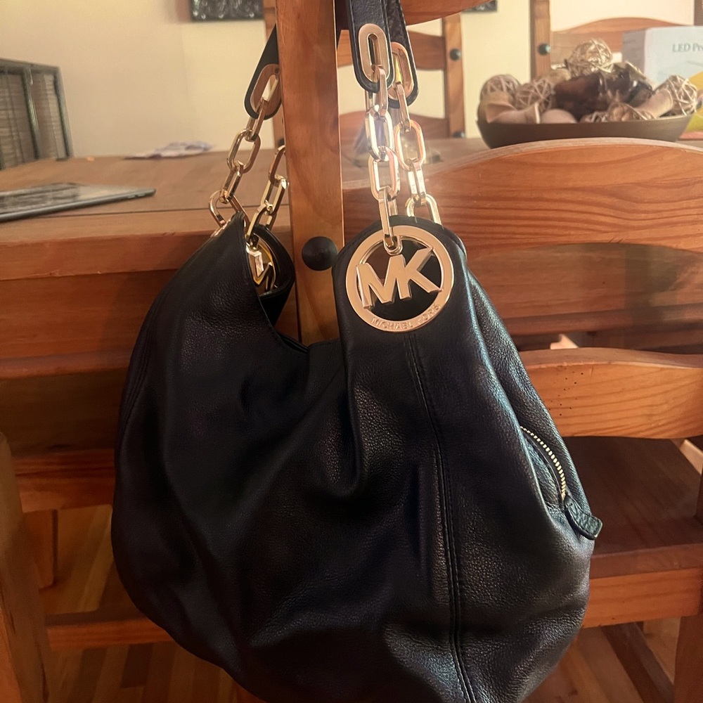 Michael Kors Lillie Large Pebbled Leather Shoulder Bag (Black)